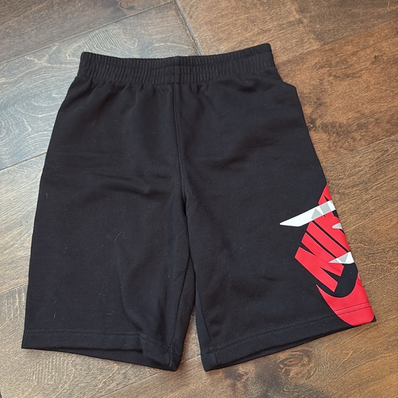 Nike Set - Picture 2 of 2